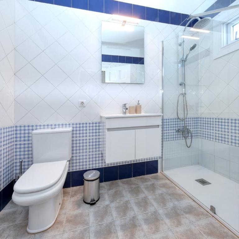 Blue Waves House - Heated Pool, BBQ and Bicycles By Lanzarote Vacation Homes - Casa de 2 dormitorios - 24