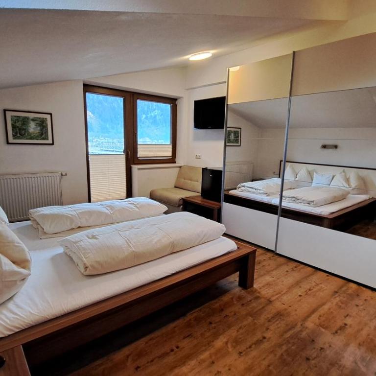 Landhaus Rauch - Doppelzimmer mit Balkon - 3