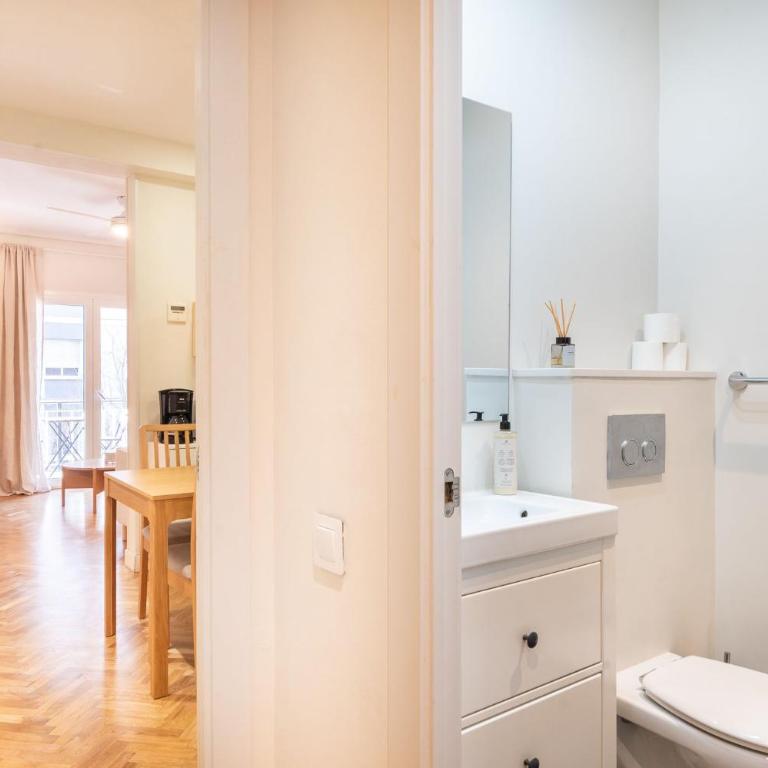 Warmth and comfort in the sought-after Eixample - Apartamento de 4 dormitorios con balcón - 17