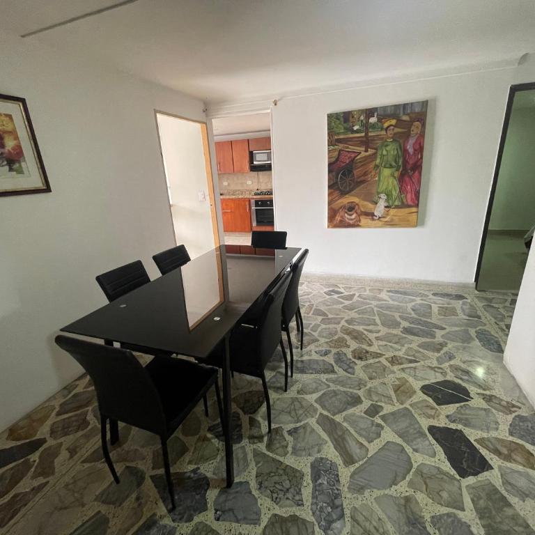 Apartamento cómodo en laureles, grande , céntrico , bien ubicado Apto303 - Apartment - 3