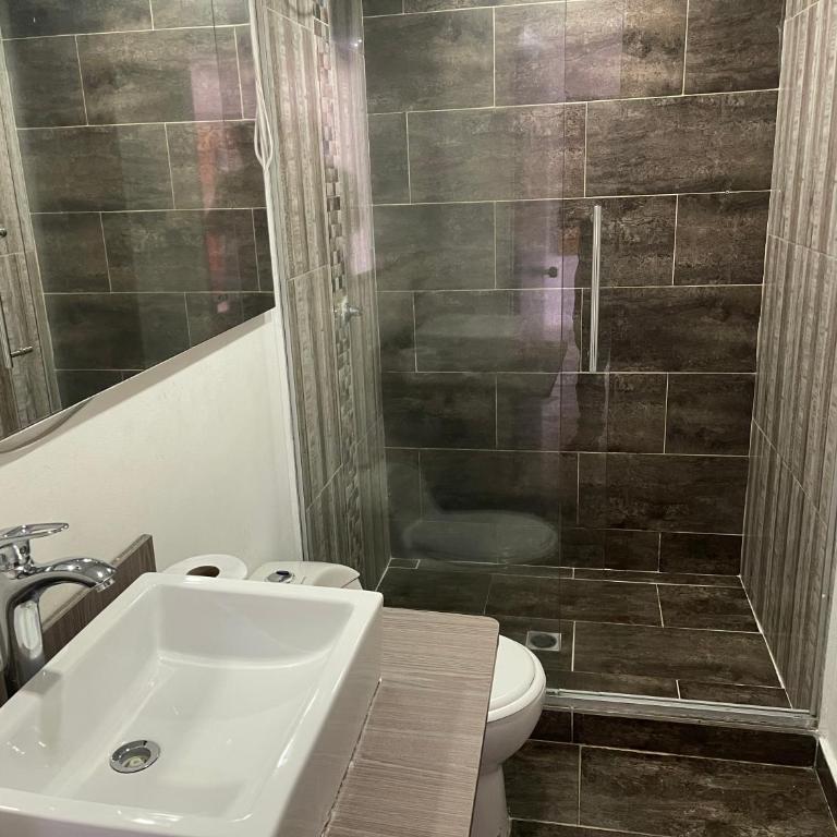 Apartamento cómodo en laureles, grande , céntrico , bien ubicado Apto303 - Apartment - 19
