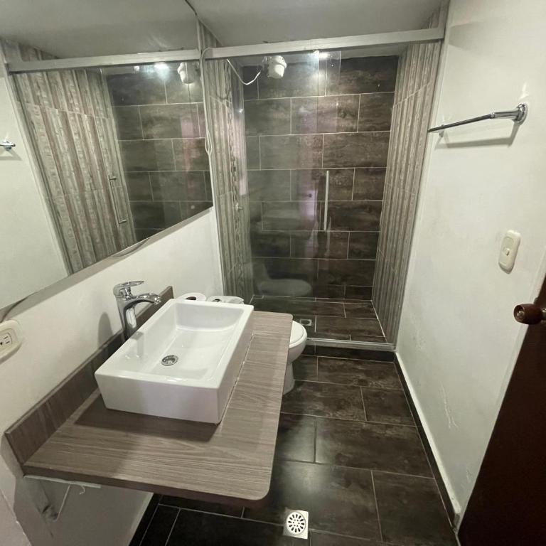 Apartamento cómodo en laureles, grande , céntrico , bien ubicado Apto303 - Apartment - 18