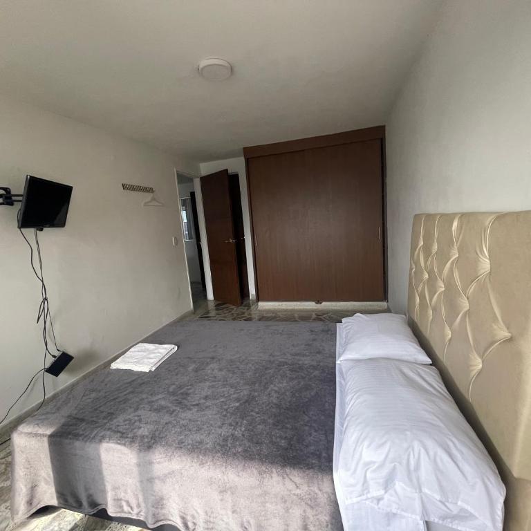 Apartamento cómodo en laureles, grande , céntrico , bien ubicado Apto303 - Apartment - 9