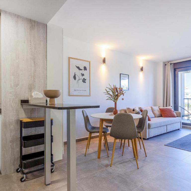 1 Bedroom Beach Front Apartment In Denia - Apartamento de 1 dormitorio - 3