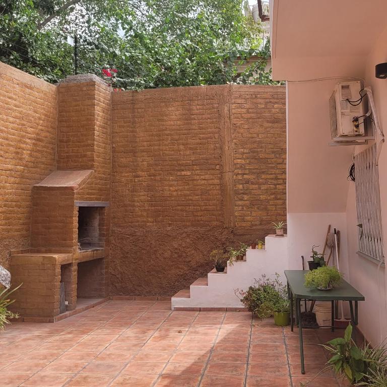 Casa con patio y parrilla a metros del Parque Central - House with patio and barbecue a few meters from Parque Central - Casa con 1 dormitorio - 2
