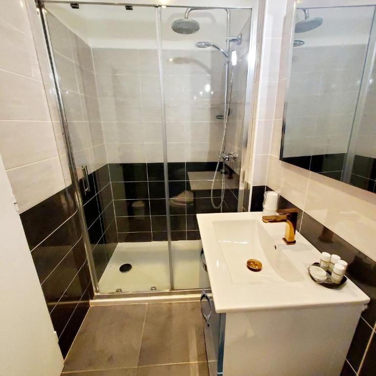 Logis Hôtel Belle Etoile Vichy - Chambre Double Deluxe (2 Adultes + 1 Enfant) - 2