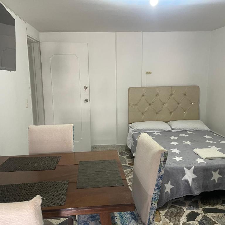 Apartamento cómodo en laureles , céntrico y bien ubicado Apto 301 - Two-Bedroom Apartment - 3