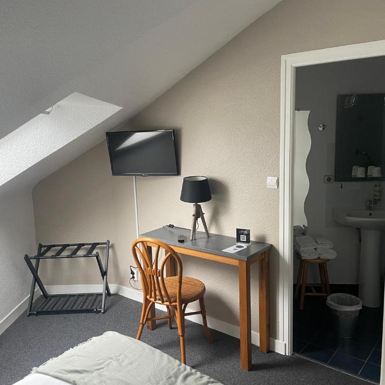 Hotel La Licorne - Petite Chambre Double - 10