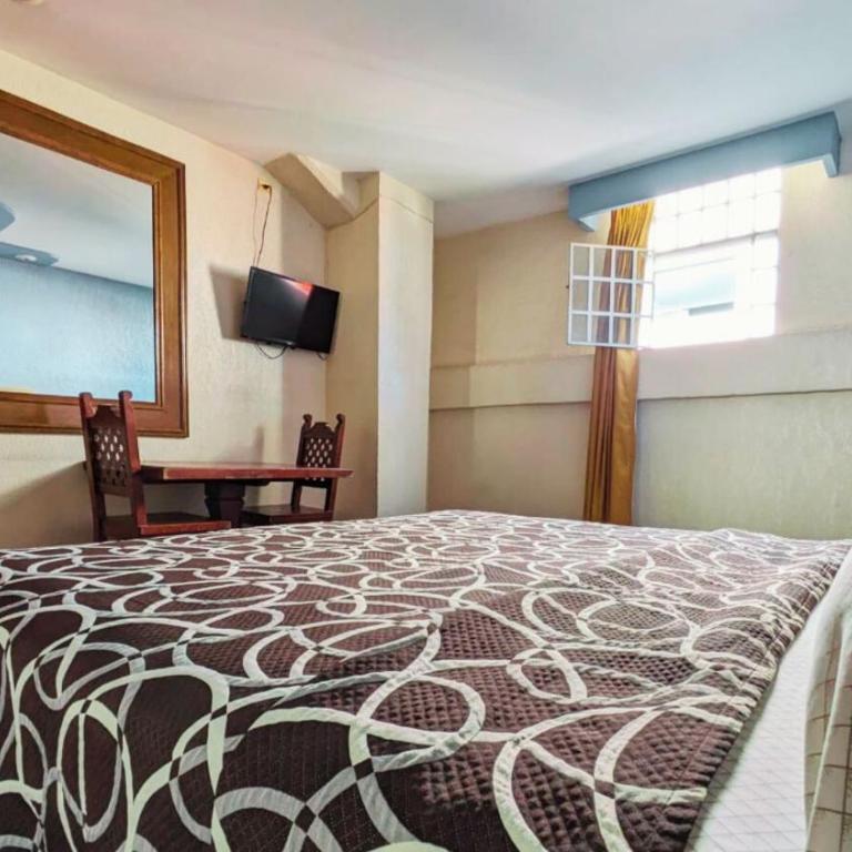 Hotel Plaza San Juan - Queen Room - 9