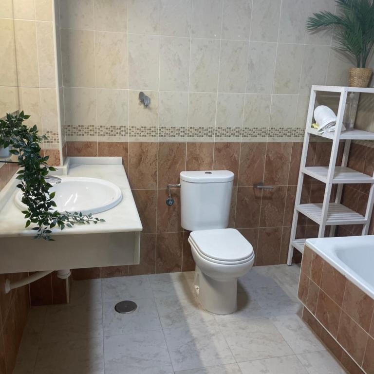 PISO EN EL CENTRO DE HUELVA SILENCIOSO Y CON GRAN PATIO, Calle La Paz - Apartamento Superior - 18