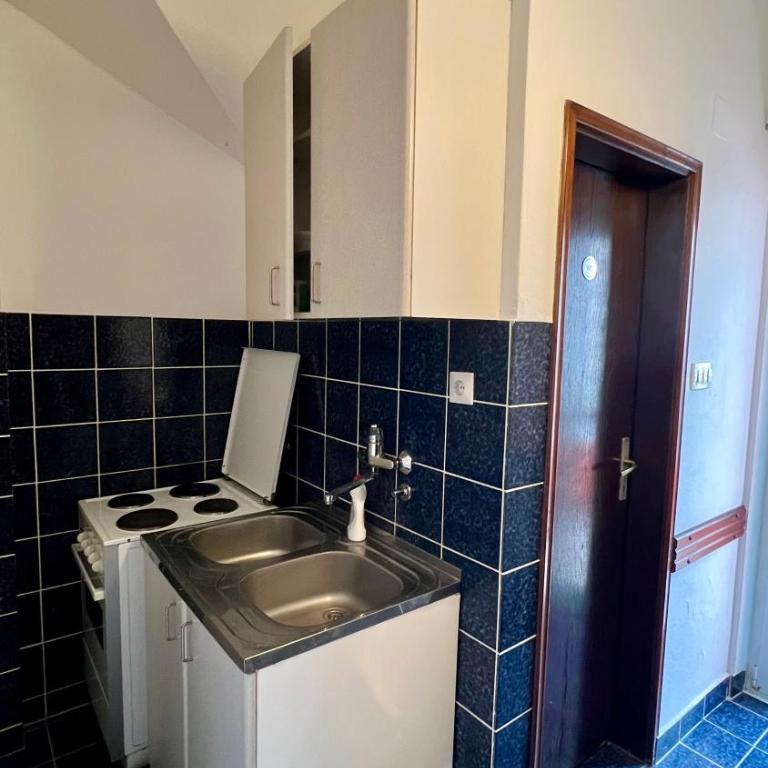 Apartments Holiday - Apartman s 1 Spavaćom Sobom i Balkonom - 9