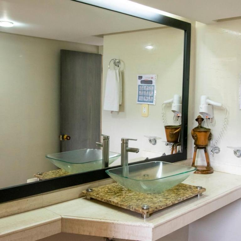 Hotel San Juan Internacional - Suite con bañera de hidromasaje - Cama extragrande - 9