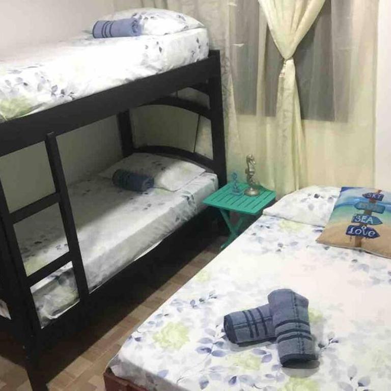 Casa Turistica Dónde MATHY'S #1 Barrio Sarie Bay - Three-Bedroom Apartment - 60