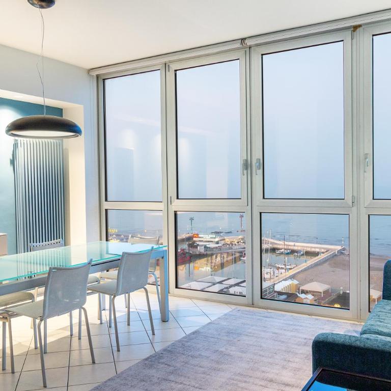 LUXURY BLUE LIVING RICCIONE PORTO - Three-Bedroom Apartment - 4