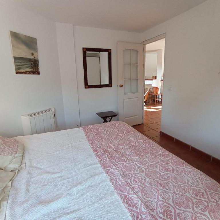 Apartamento en Villa con Piscina - Apartamento de 1 dormitorio - 28