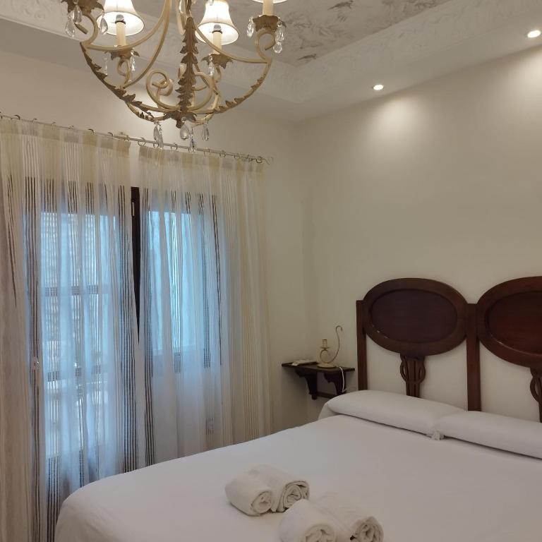 Suite Comares - Deluxe Double Room with Spa Bath - 1