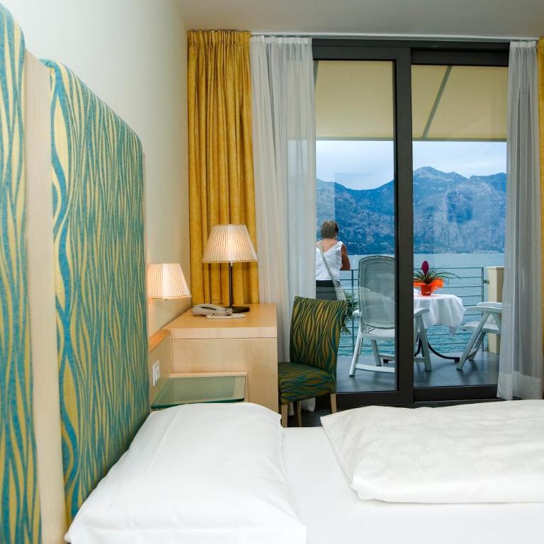 Beach Hotel Du Lac Malcesine - Camera Matrimoniale Superior con Balcone e Vista Lago - 13