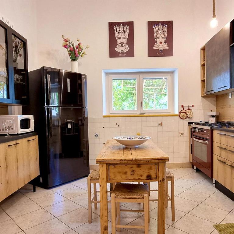 Villa Tommaso Maruggi, Sicilia, con Jacuzzi e piscina privata - Four-Bedroom Villa with Garden View - 49
