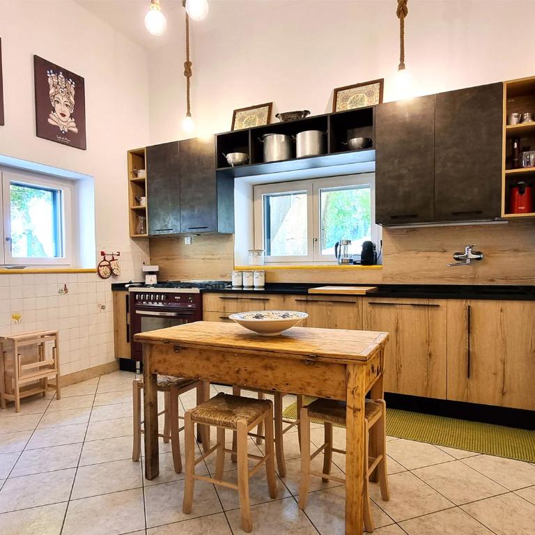 Villa Tommaso Maruggi, Sicilia, con Jacuzzi e piscina privata - Four-Bedroom Villa with Garden View - 48