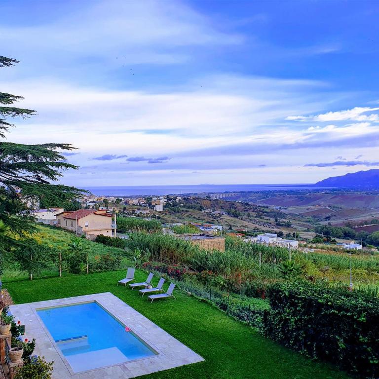 Villa Tommaso Maruggi, Sicilia, con Jacuzzi e piscina privata - Four-Bedroom Villa with Garden View - 23