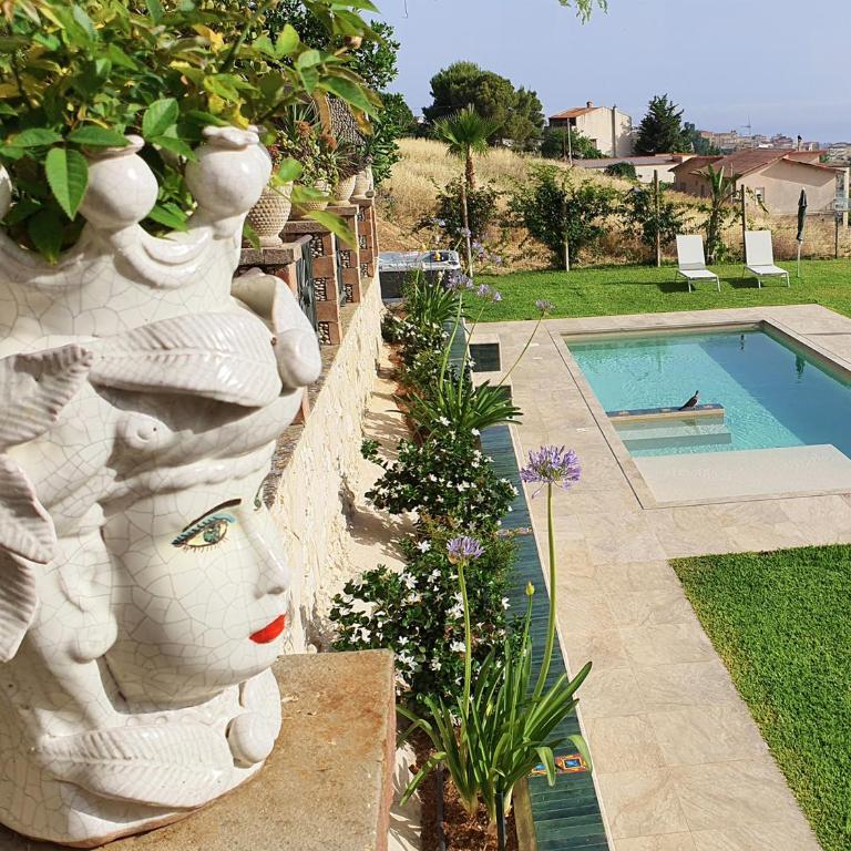 Villa Tommaso Maruggi, Sicilia, con Jacuzzi e piscina privata - Four-Bedroom Villa with Garden View - 5
