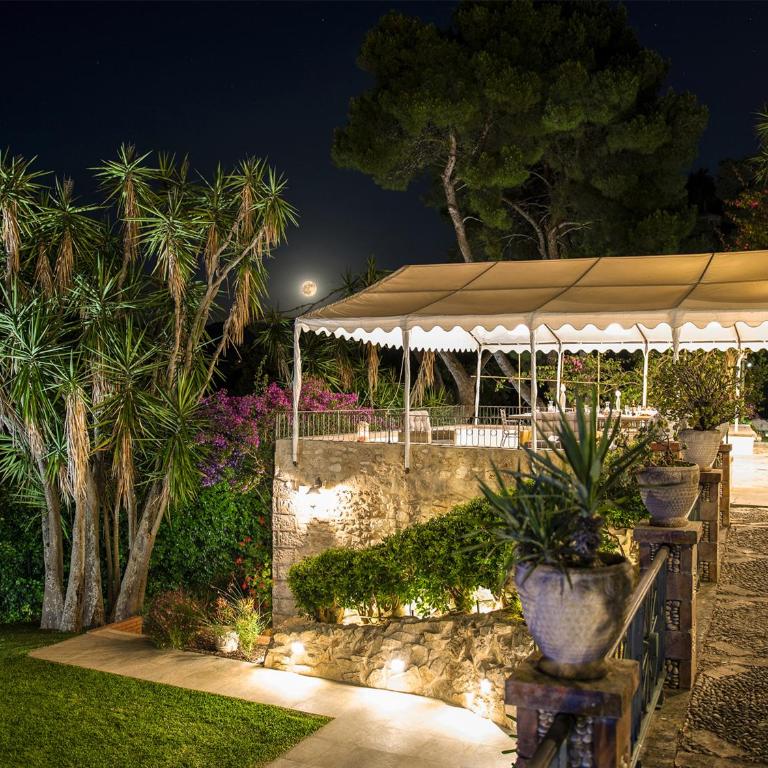 Villa Tommaso Maruggi, Sicilia, con Jacuzzi e piscina privata - Four-Bedroom Villa with Garden View - 17
