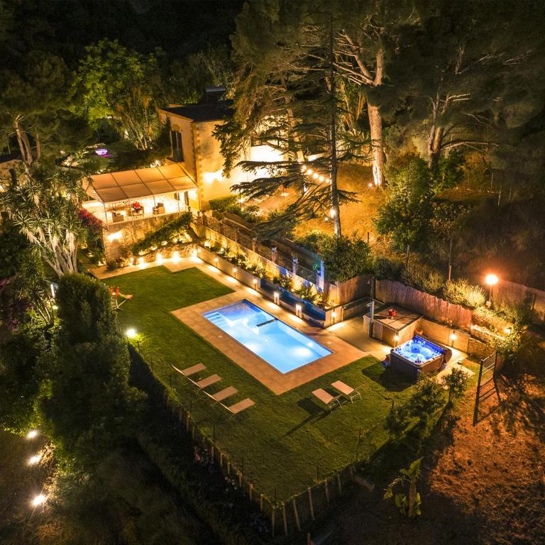 Villa Tommaso Maruggi, Sicilia, con Jacuzzi e piscina privata - Four-Bedroom Villa with Garden View - 1