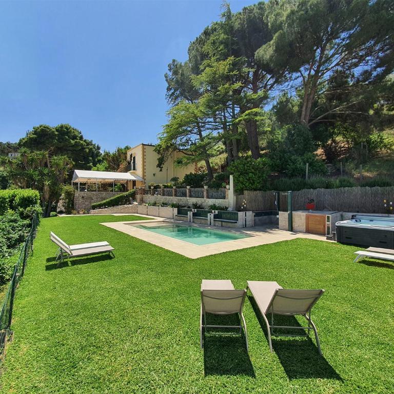Villa Tommaso Maruggi, Sicilia, con Jacuzzi e piscina privata - Four-Bedroom Villa with Garden View - 4