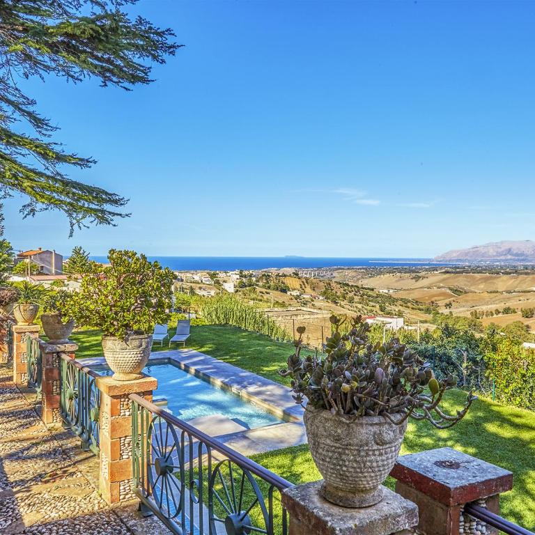 Villa Tommaso Maruggi, Sicilia, con Jacuzzi e piscina privata - Four-Bedroom Villa with Garden View - 22