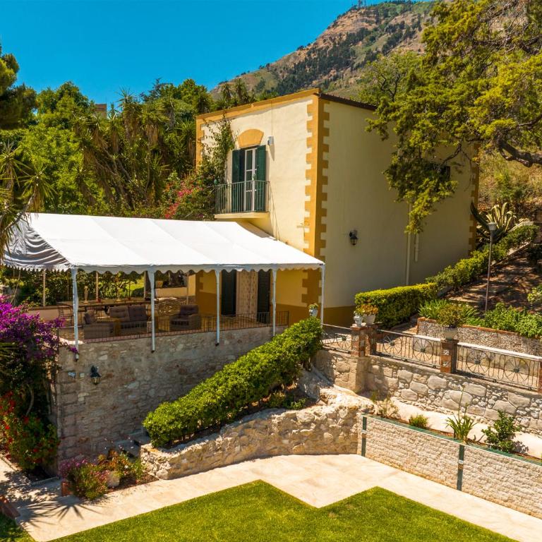 Villa Tommaso Maruggi, Sicilia, con Jacuzzi e piscina privata - Four-Bedroom Villa with Garden View - 38