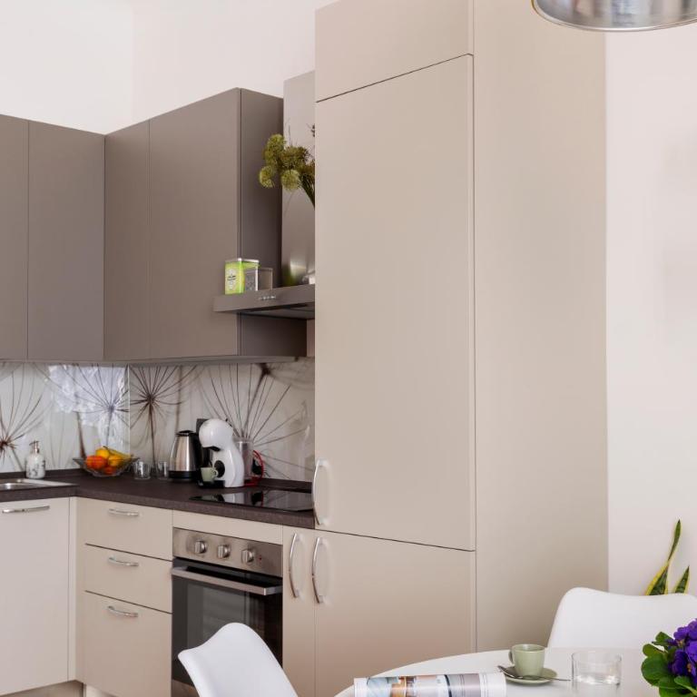 The House of Dandelions - M3 Duomo 15' - 2 camere - Appartamento con 2 Camere da Letto - 24