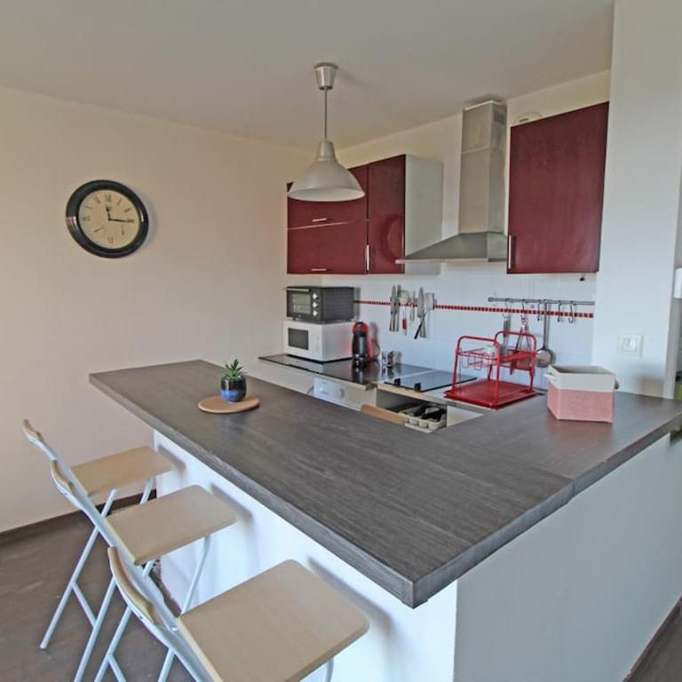 Joli T2 à 10min à pied du village, parking, vue dégagée, résidence au calme - Apartamento de 1 dormitorio - 11