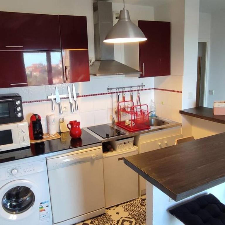 Joli T2 à 10min à pied du village, parking, vue dégagée, résidence au calme - Apartamento de 1 dormitorio - 3