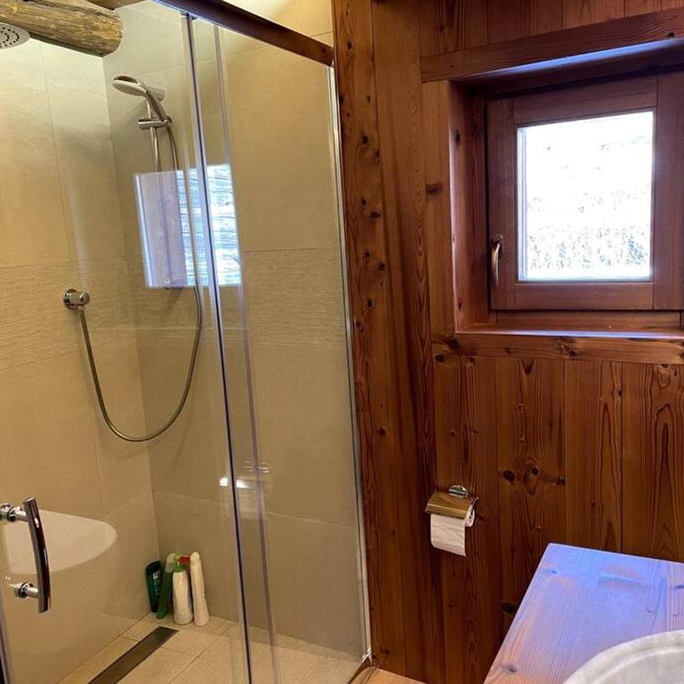 Magnificent spacious 4 bedroom mountain chalet with spa, free EV plug -in - Villa - 19