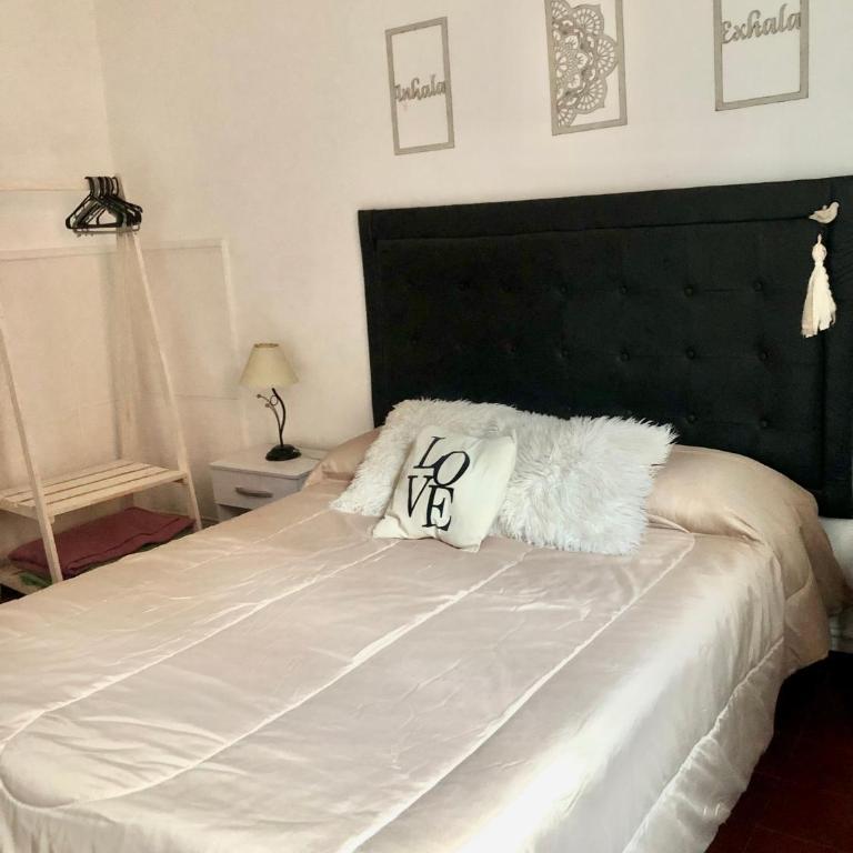 CÉNTRICO Alojamiento Dpto Gchu c COCHERA Precio en Dólares USD consulte Valor expresado en dol es lo q se cobra - Apartamento de 2 dormitorios - 4