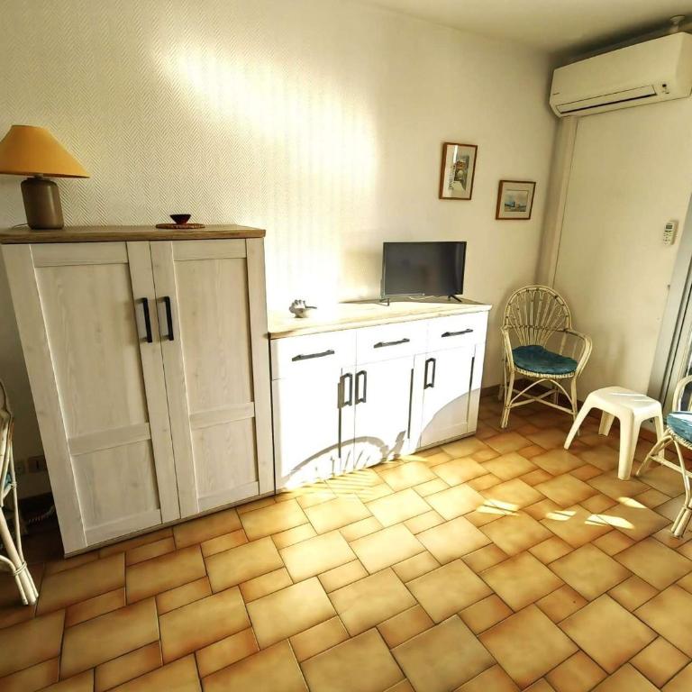 Charmant studio climatisé avec parking à 20m de la mer - FR-1-607-75 - Studio - 8