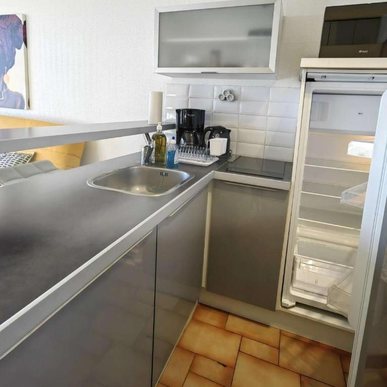 Charmant studio climatisé avec parking à 20m de la mer - FR-1-607-75 - Studio - 12