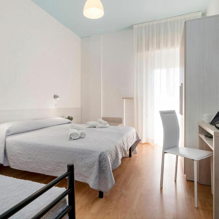 Hotel Kursaal - Camera Tripla Comfort con Balcone - 4