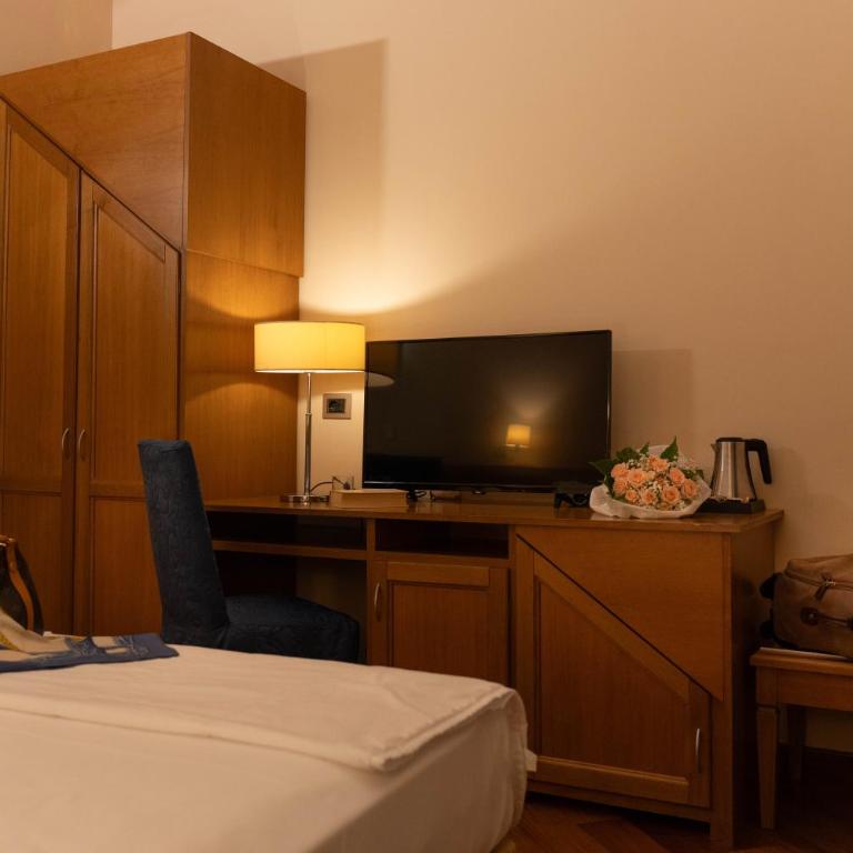 Hotel Iris - Camera Matrimoniale/Doppia con Letti Singoli - 10