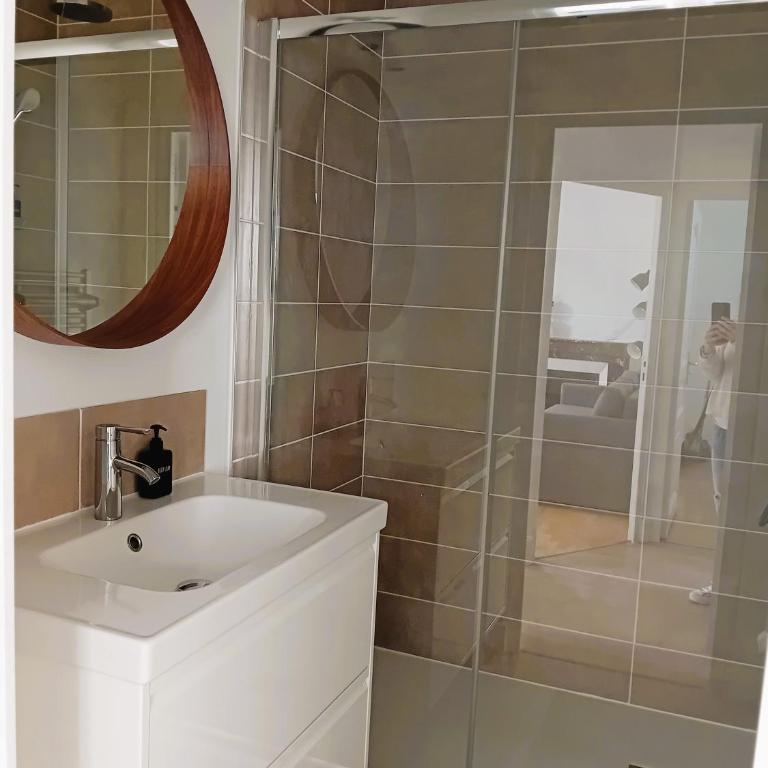 101 - Appart rénové avec 1 chambre spacieuse - Tram et Clinique Mutualiste à 1 min - Appartement 1 Chambre - 7