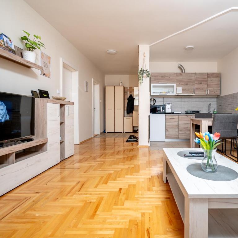 KC Apartment - One-Bedroom Apartment - 4