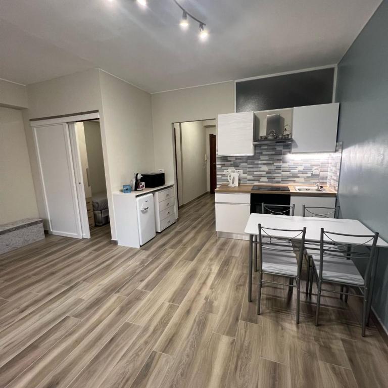 La Casa di Wendy - Two-Bedroom Apartment - 14