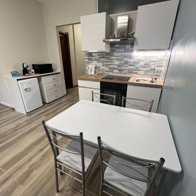 La Casa di Wendy - Two-Bedroom Apartment - 1