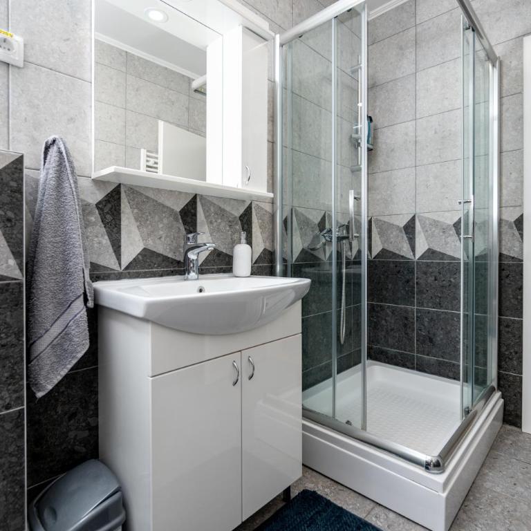 KC Apartment - One-Bedroom Apartment - 24