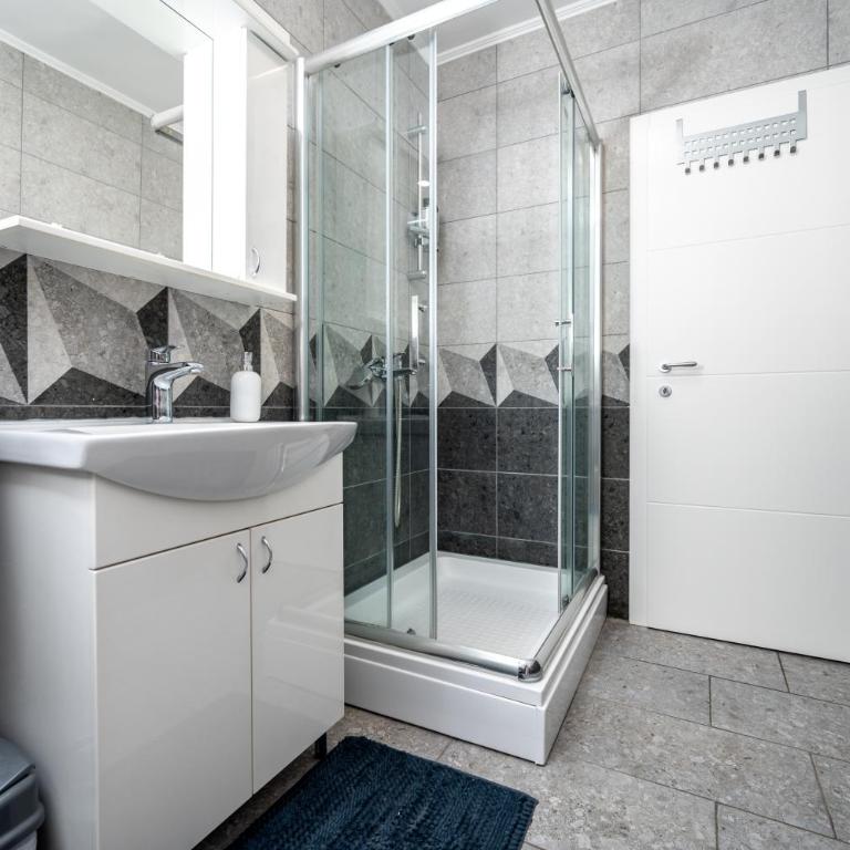 KC Apartment - One-Bedroom Apartment - 14