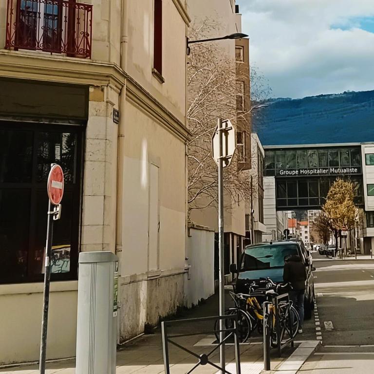 101 - Appart rénové avec 1 chambre spacieuse - Tram et Clinique Mutualiste à 1 min - Appartement 1 Chambre - 23