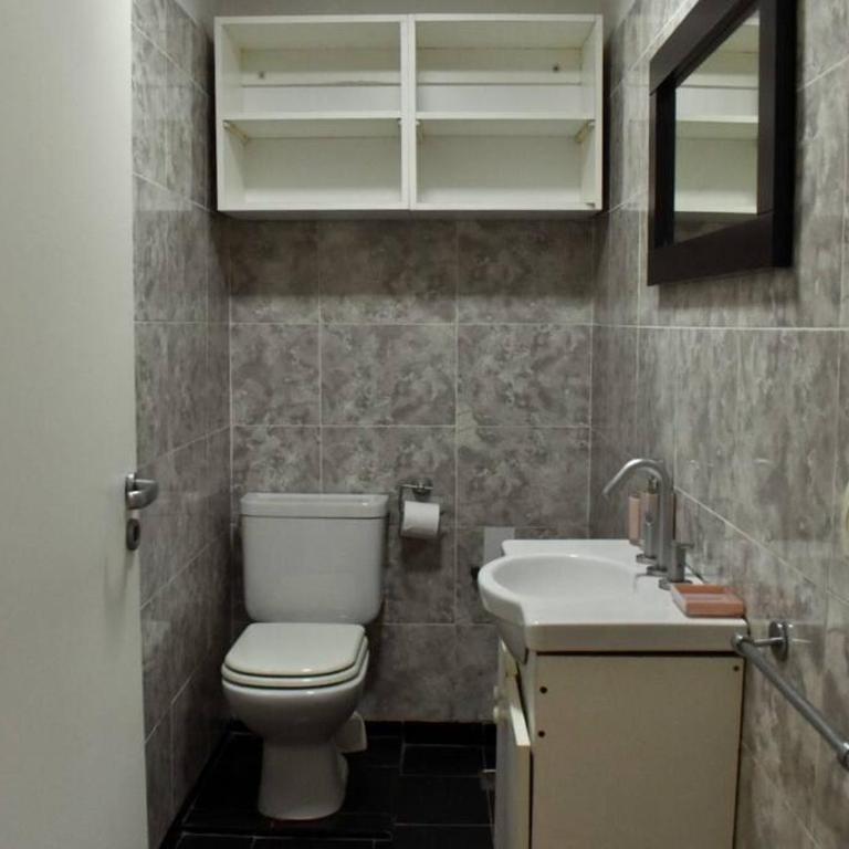 Amplio piso, con cochera 2 dormitorios 2 baños La Rural, Shopping Mall Distrito Arcos - Apartamento de 2 dormitorios - 11