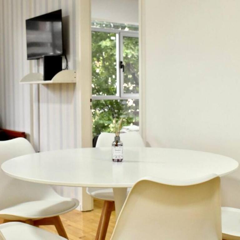 Amplio piso, con cochera 2 dormitorios 2 baños La Rural, Shopping Mall Distrito Arcos - Apartamento de 2 dormitorios - 16