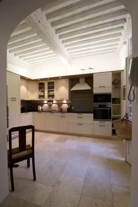 Uzès Place aux Herbes Elégance Renaissance - Appartement 2 Chambres - 11
