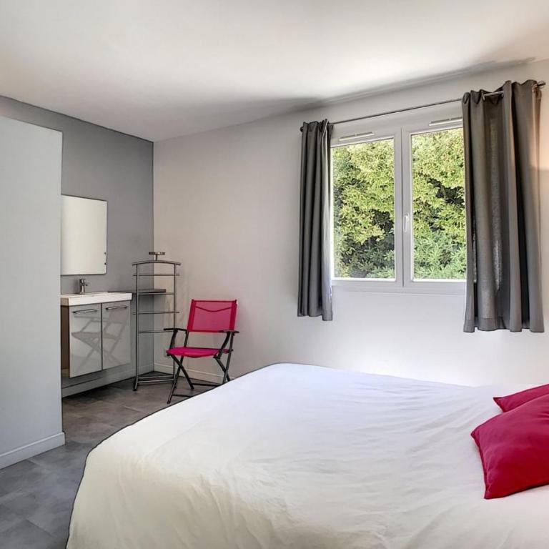 Berlioz Garden - Jardin,Free Parking,AC,Wifi - Deluxe Apartment - 4